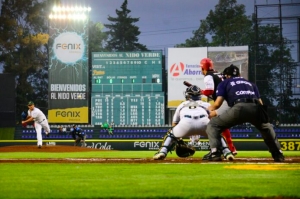 Roberto Osuna blindó la ventaja escarlata