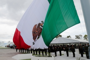 Inaugura MBH bandera monumental: “nos inspira a ser mejores y reconocer reclamo social”