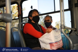 Habilita gobierno de Puebla transporte para traslado de adultos mayores al Centro Expositor