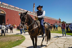 Cometió un error Armenta al participar en cabalgata de Jesús Morales: MBH