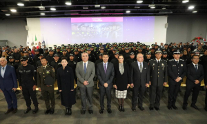 Eduardo Rivera pide a policías al encabezar su graduación, actuar siempre con disciplina