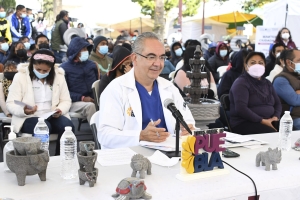 Abre Salud primera dosis para menores en jornada vigente en Puebla capital
