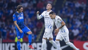 Los Rayados golean 4-1 al aún campeón Cruz Azul