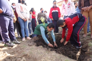 Promueve Ayuntamiento reforestación en escuelas