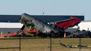 Aviones chocan durante exhibición aérea en Dallas, EUA: Hay 6 muertos confirmados