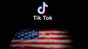 Presenta nueva ley para prohibir TikTok en EUA, lo consideran “una amenaza nacional”
